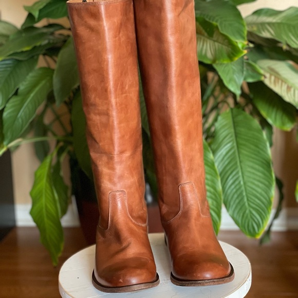 The FRYE Company 
Womens-Melissa Boots
Excellent Condition
Size 8.5 Medium - Picture 4 of 5